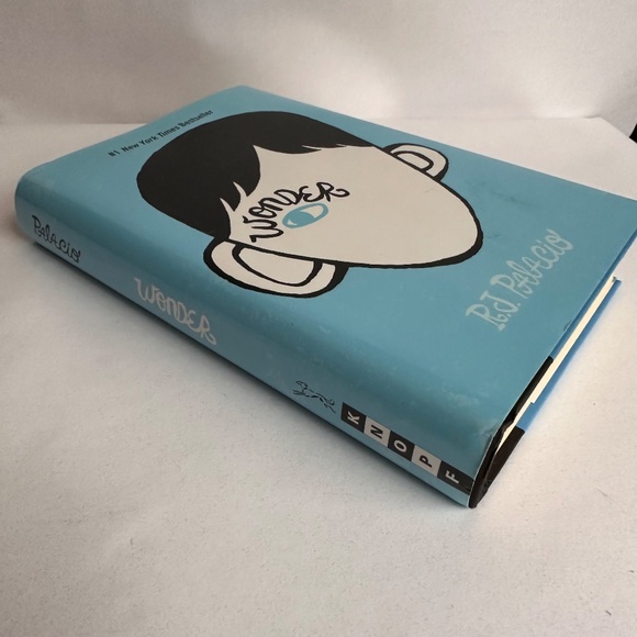 Wonder by R. J. Palacio 2013, Hardcover Like New - Picture 2 of 3